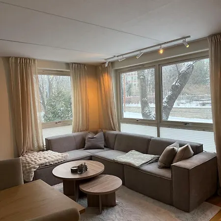 Spacious 3-room Centrally Located In * אוסלו