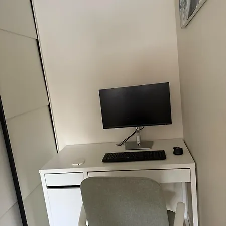 Spacious 3-room Centrally Located In אוסלו