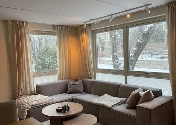Spacious 3-room Centrally Located In * אוסלו