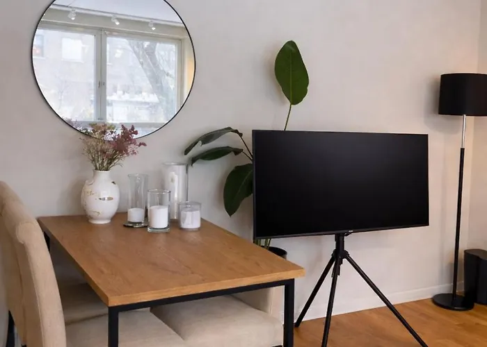 Spacious 3-room Centrally Located In אוסלו